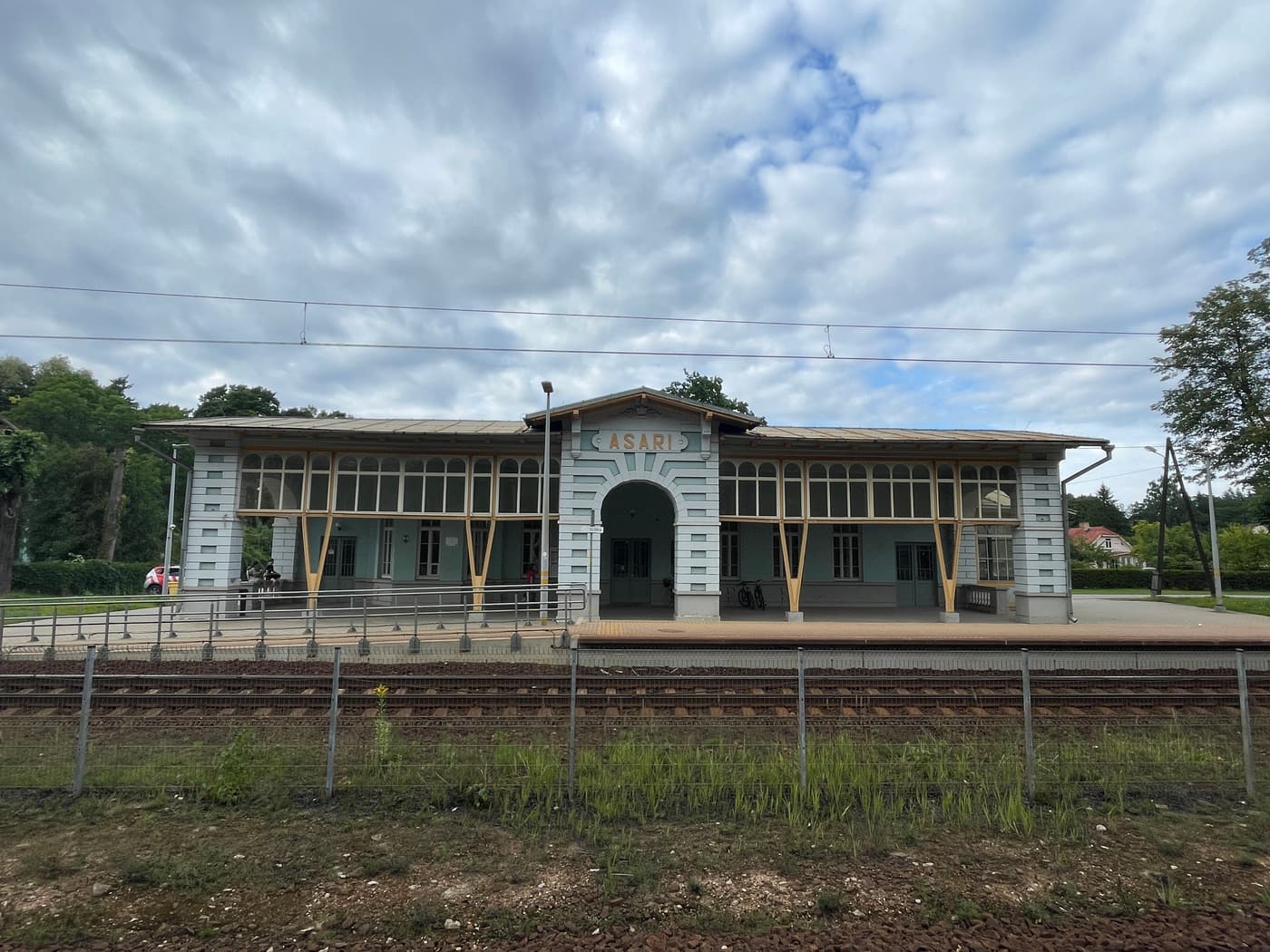 La stazione ferroviaria in legno di Asari sulla linea Riga-Tukums a Jūrmala