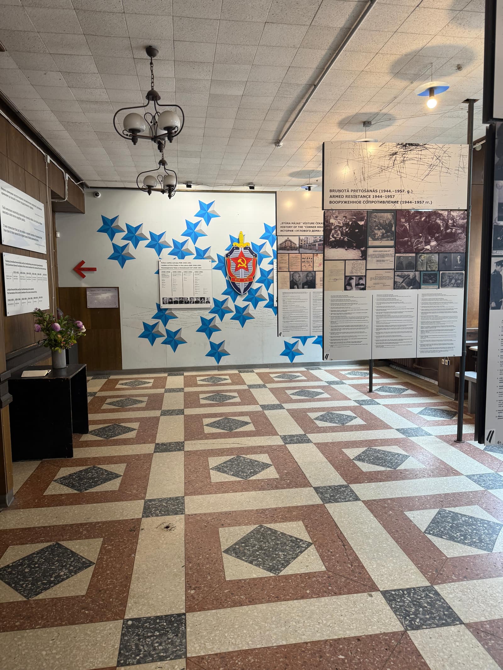 Die Museumsausstellung zur Geschichte des KGB in Lettland, im ehemaligen Eckhaus.