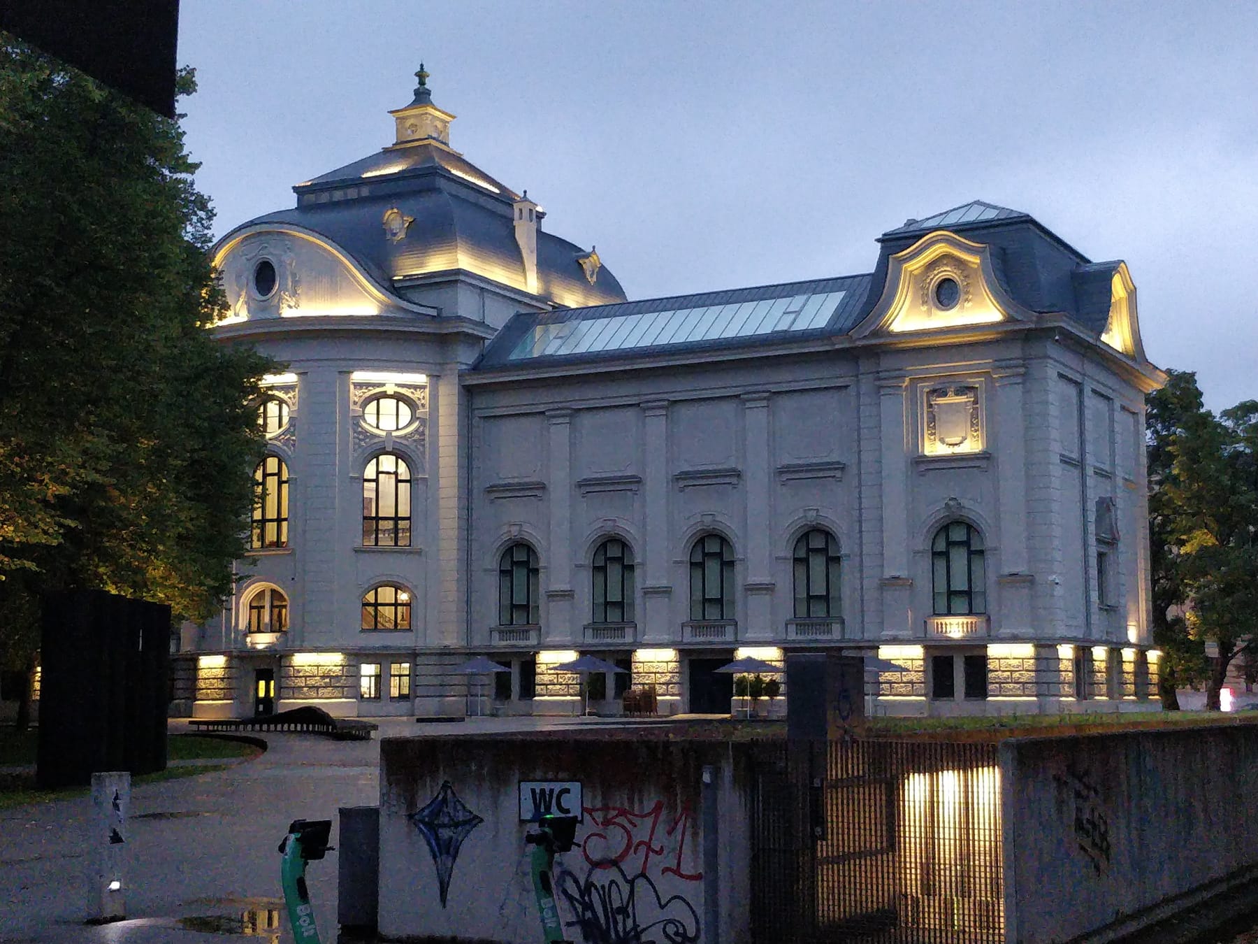 Die prächtige Fassade des Lettischen Nationalen Kunstmuseums in Riga