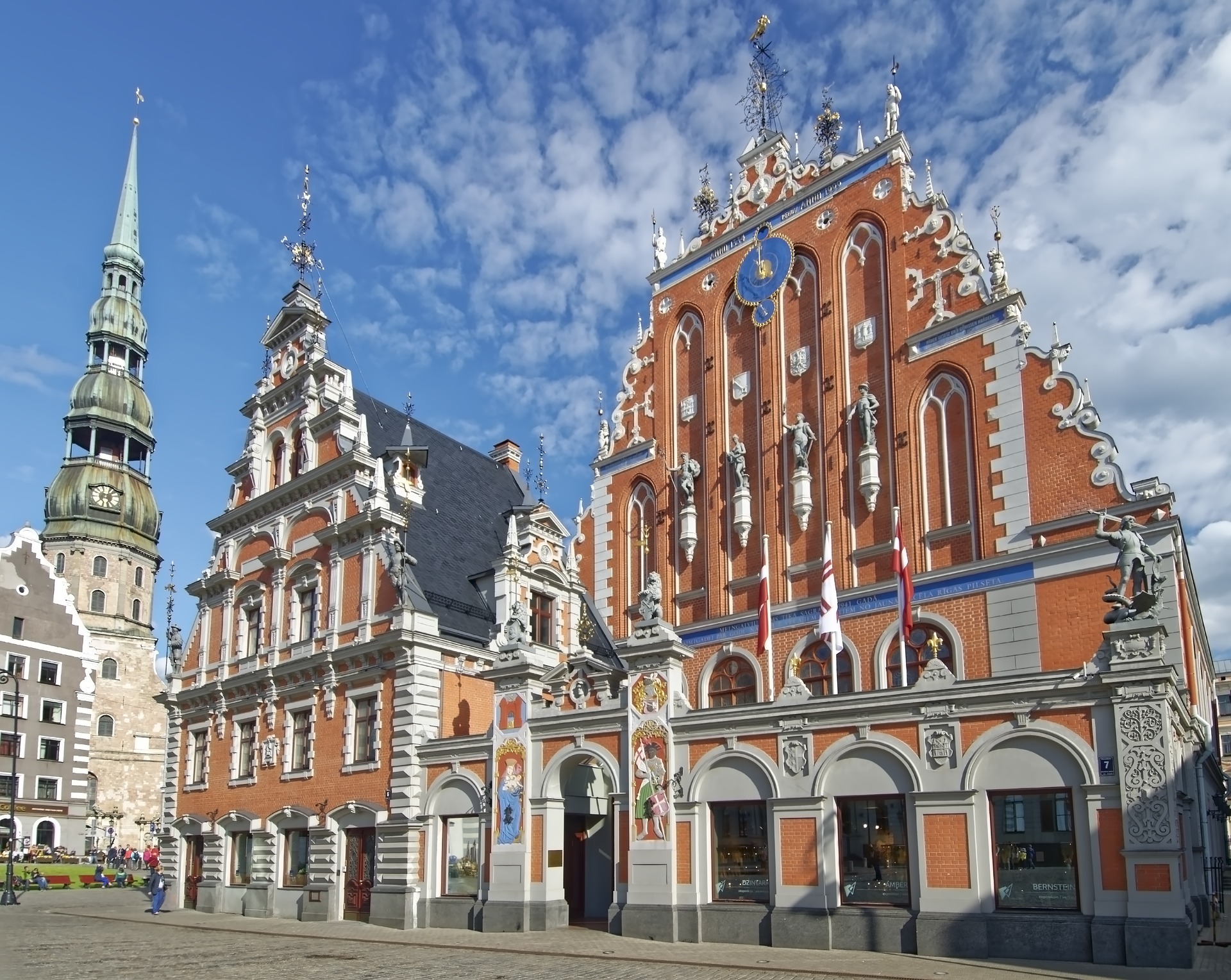Riga_Old-Town_House-Of-The-Black-Heads_2